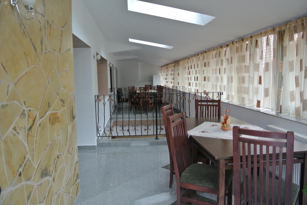 Pensiune Restaurant Piatra Craiului Dîmbovicioara Esterno foto