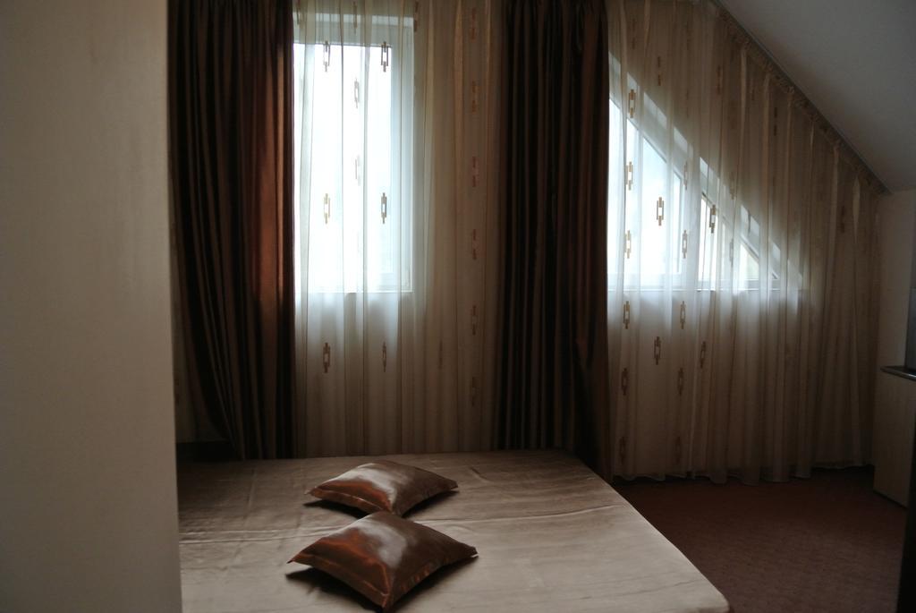 Pensiune Restaurant Piatra Craiului Dîmbovicioara Esterno foto