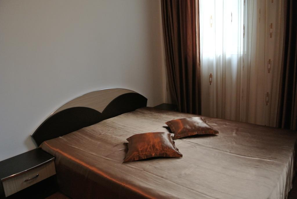 Pensiune Restaurant Piatra Craiului Dîmbovicioara Esterno foto
