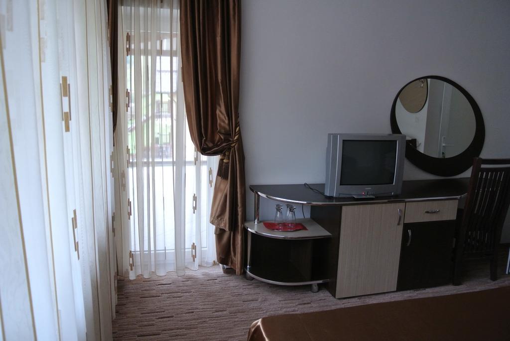 Pensiune Restaurant Piatra Craiului Dîmbovicioara Esterno foto
