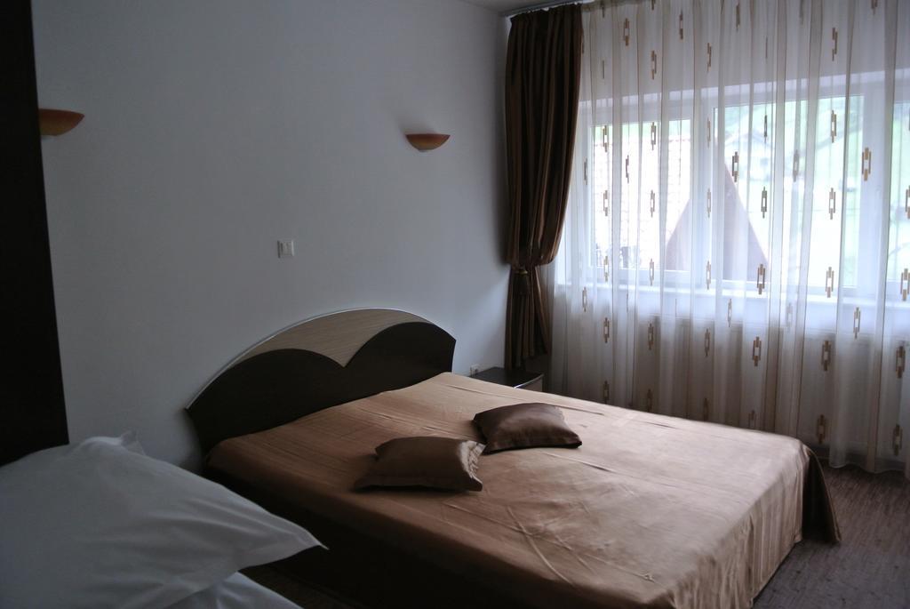 Pensiune Restaurant Piatra Craiului Dîmbovicioara Esterno foto