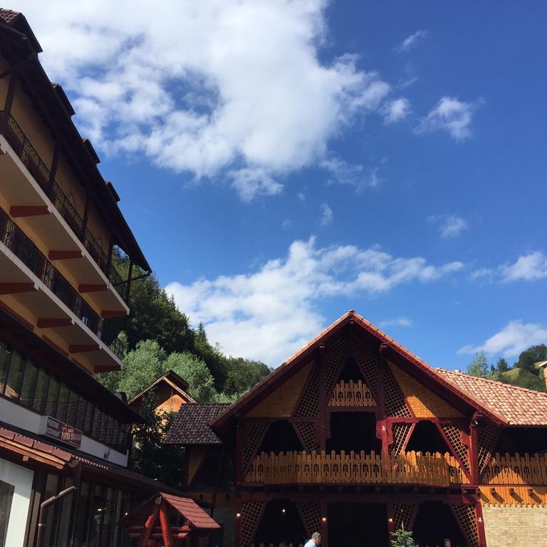 Pensiune Restaurant Piatra Craiului Dîmbovicioara Esterno foto