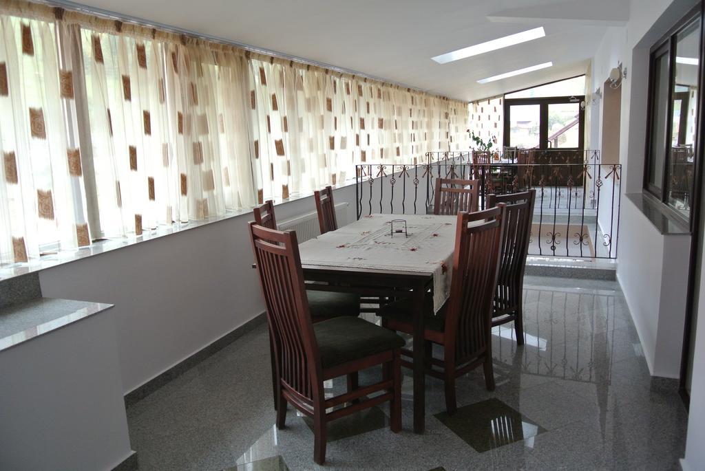 Pensiune Restaurant Piatra Craiului Dîmbovicioara Esterno foto