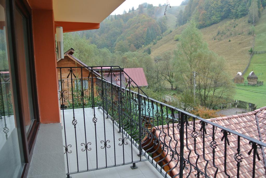 Pensiune Restaurant Piatra Craiului Dîmbovicioara Esterno foto