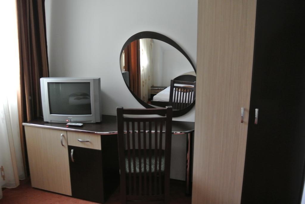 Pensiune Restaurant Piatra Craiului Dîmbovicioara Esterno foto