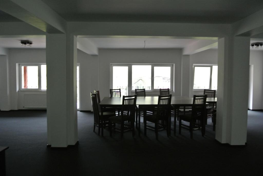 Pensiune Restaurant Piatra Craiului Dîmbovicioara Esterno foto