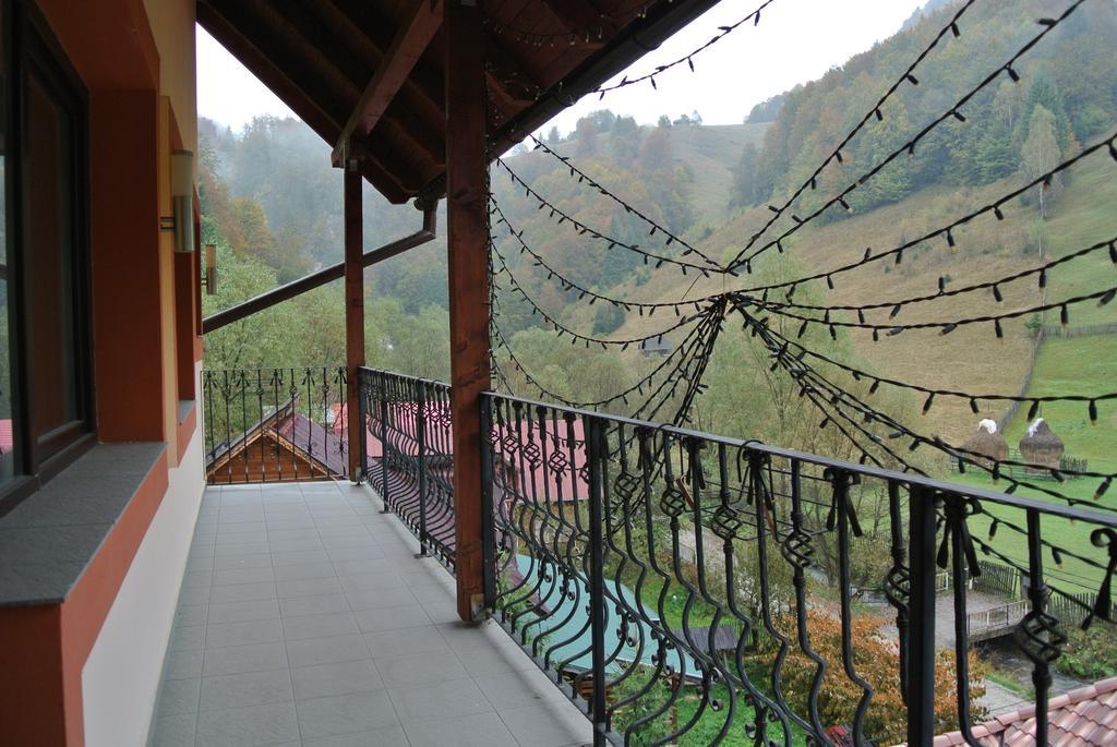Pensiune Restaurant Piatra Craiului Dîmbovicioara Esterno foto